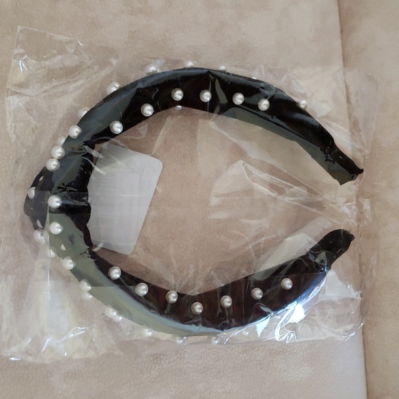 Accessories - NEW Elegant Black Pearl-Studded Headband